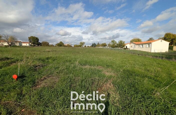 Terrain constructible 700m² Linars — photo 3