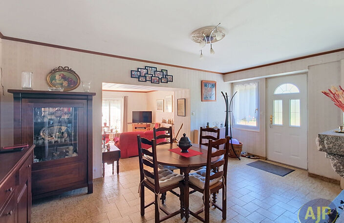 Charmante maison ancienne au calme de 125 m² avec jardin et garages ! — photo 2