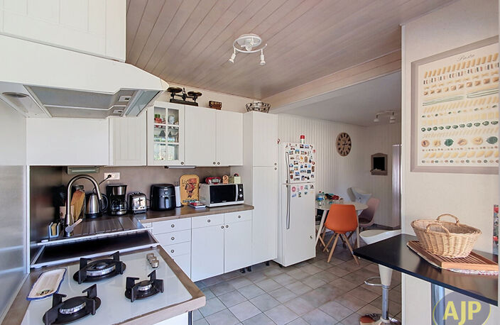 Charmante maison ancienne au calme de 125 m² avec jardin et garages ! — photo 5