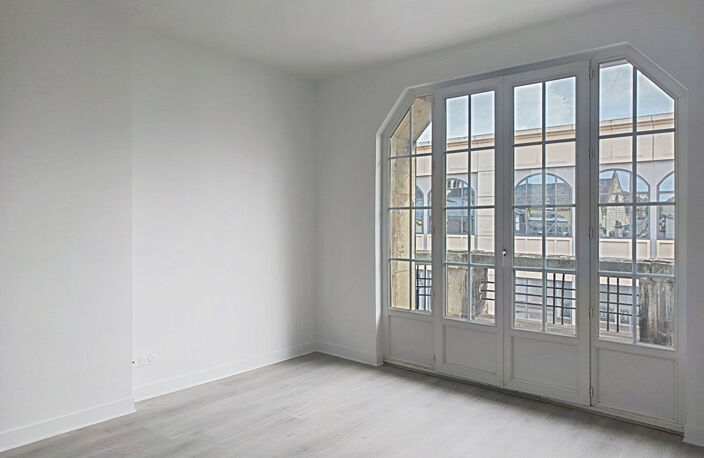 REIMS- HYPER CENTRE- RUE DE VESLE — photo 2