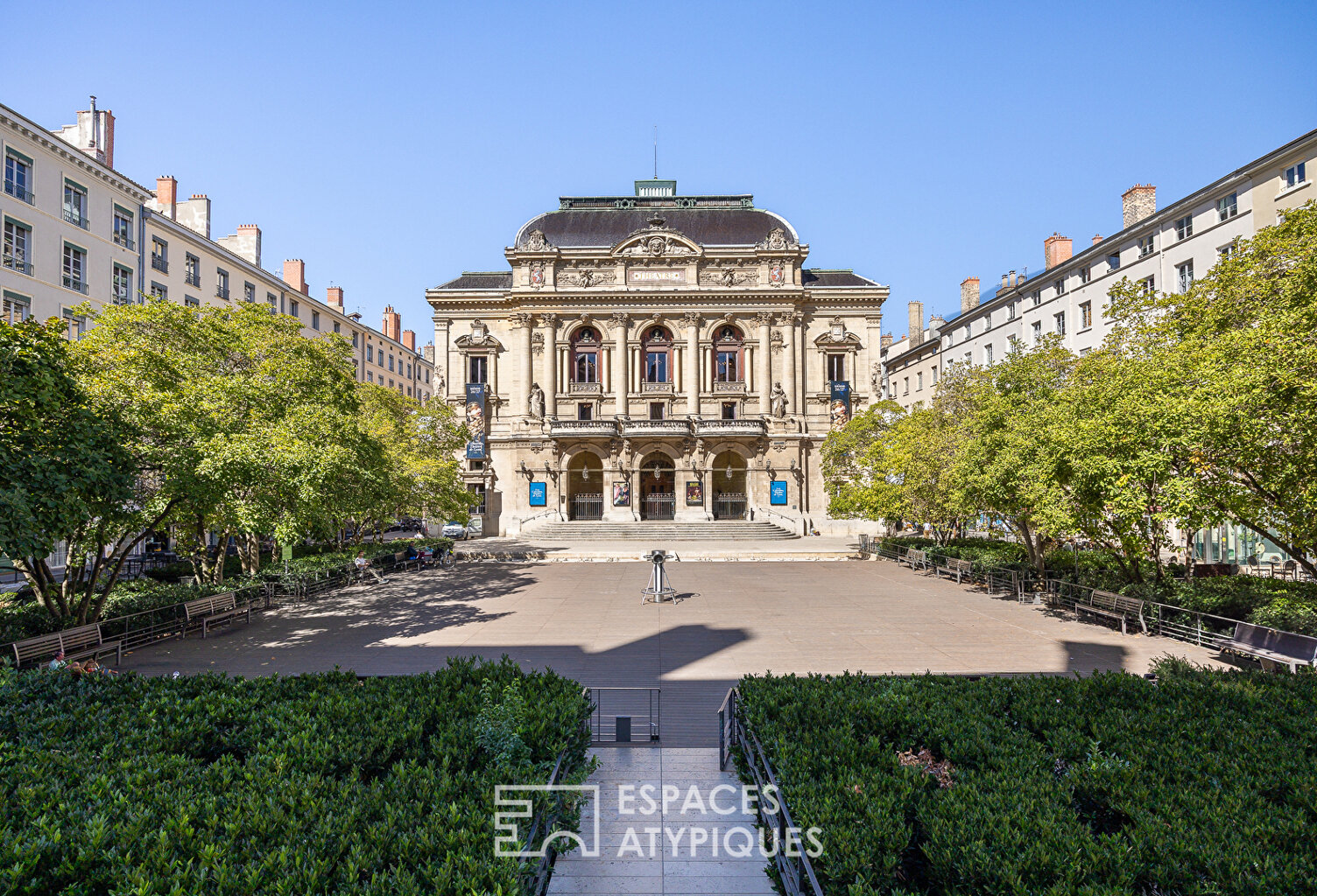 Très bel appartement avec vue sur le Théâtre des Célestins — photo 1