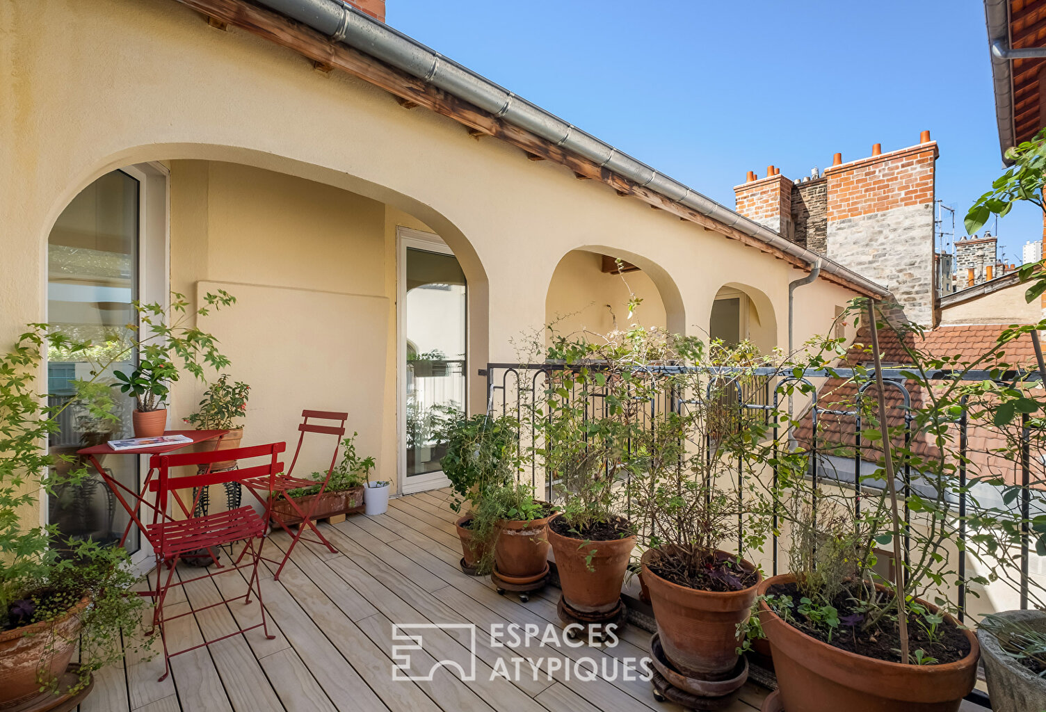 Dernier étage avec terrasse provençale et vue sur le Jardin Croix-Paquet — photo 1
