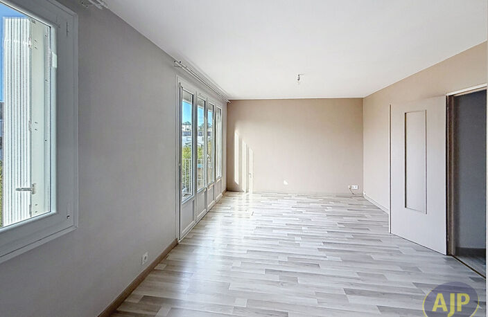 T2 DERNIER ETAGE ST HERBLAIN — photo 3