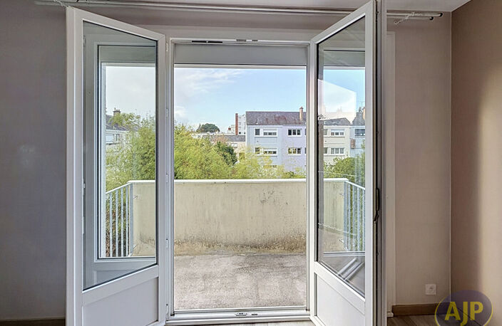 T2 DERNIER ETAGE ST HERBLAIN — photo 4