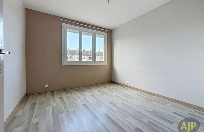 T2 DERNIER ETAGE ST HERBLAIN — photo 5