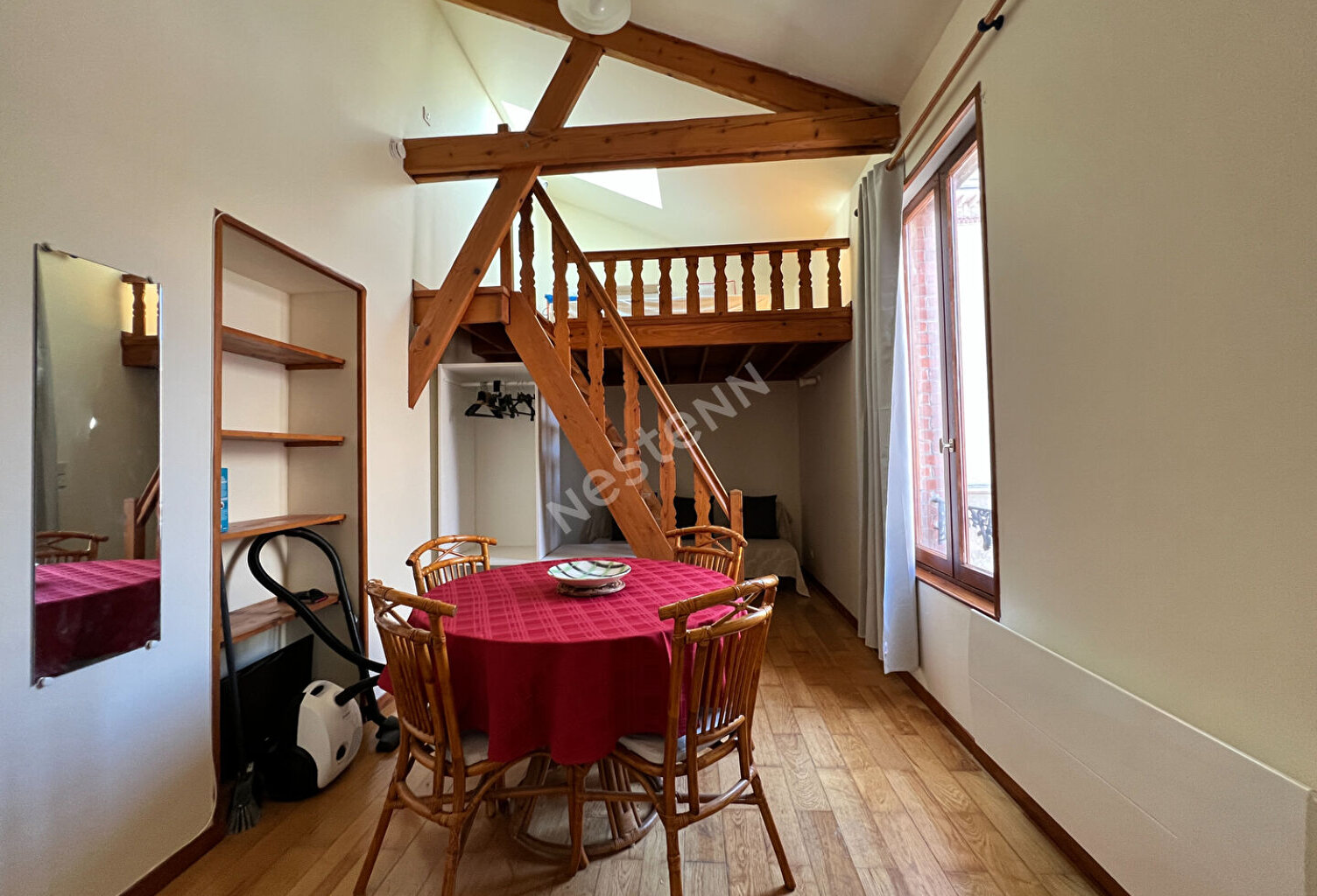 Appartement meublé Reims  T1 BIS + MEZZANINE — photo 1