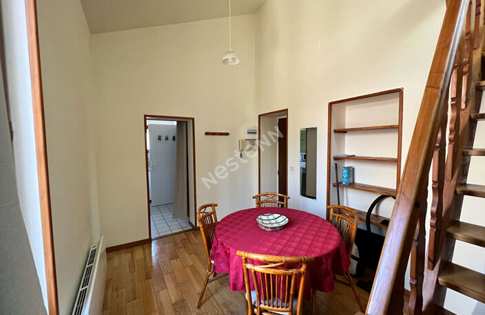 Appartement meublé Reims  T1 BIS + MEZZANINE — photo 2
