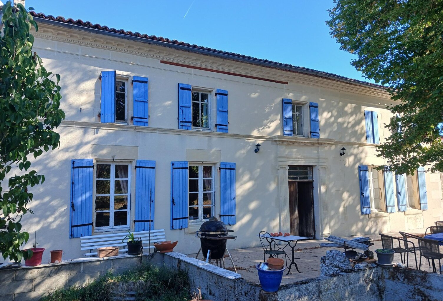 spacieuse charentaise et ses grandes dépendances — photo 1