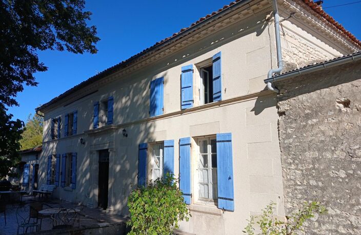 spacieuse charentaise et ses grandes dépendances — photo 2