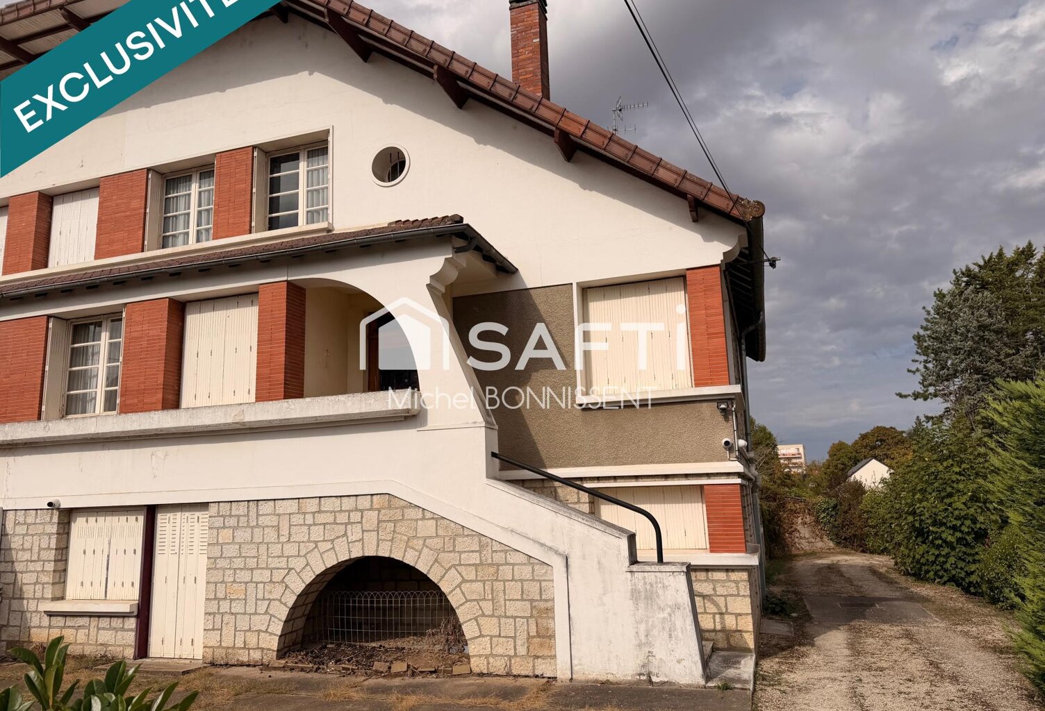 Grande maison 220 m2 sur beau terrain de 1500m2 avec une parcelle constructible — photo 1