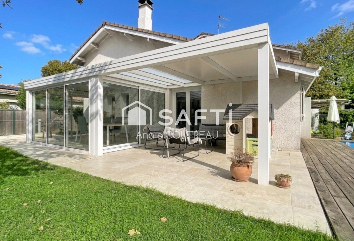 MAISON FAMILIALE RÉNOVÉE AVEC GOÛT AVEC PISCINE DANS ENVIRONNEMENT CALME — photo 1