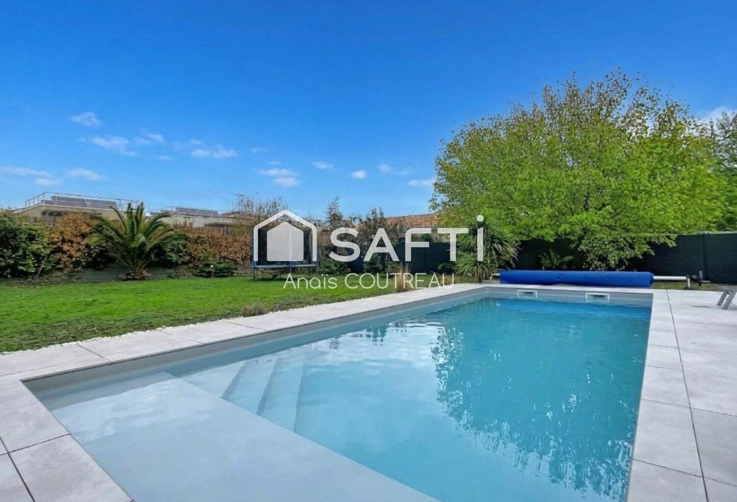 MAISON CONTEMPORAINE RÉCENTE DANS ENVIRONNEMENT CALME AVEC PISCINE — photo 1