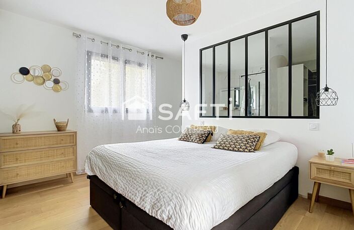 MAISON CONTEMPORAINE RÉCENTE DANS ENVIRONNEMENT CALME AVEC PISCINE — photo 3