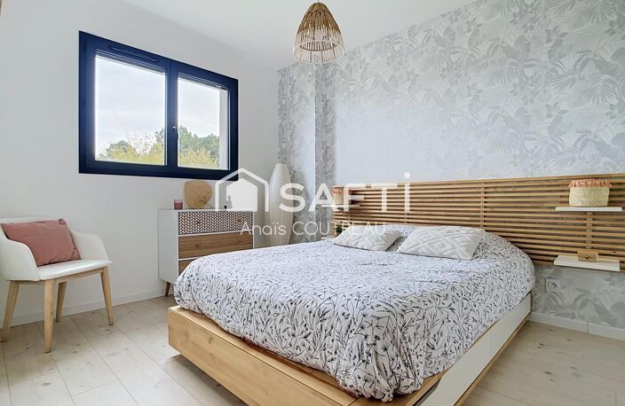 MAISON CONTEMPORAINE RÉCENTE DANS ENVIRONNEMENT CALME AVEC PISCINE — photo 5