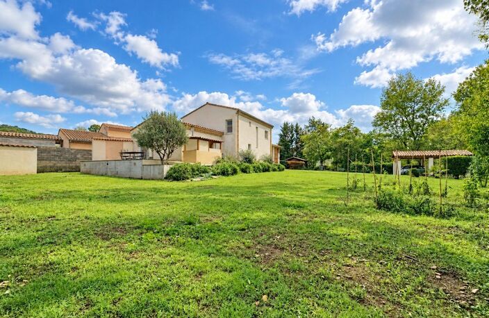 Une superbe villa contemporaine de 170 m² avec accès privé à la rivière, sur 2 288 m² de terrain. — photo 2
