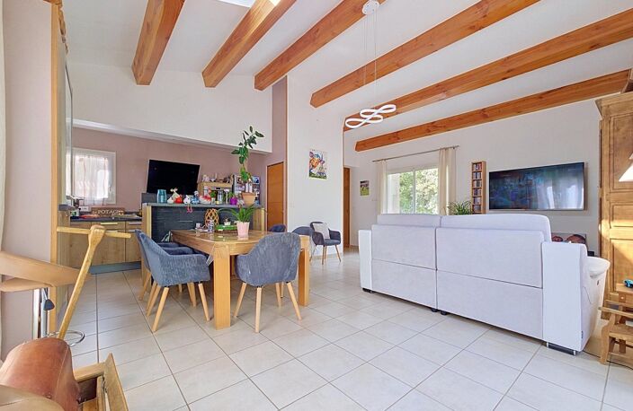 Une superbe villa contemporaine de 170 m² avec accès privé à la rivière, sur 2 288 m² de terrain. — photo 4