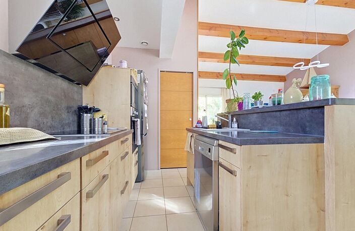 Une superbe villa contemporaine de 170 m² avec accès privé à la rivière, sur 2 288 m² de terrain. — photo 5