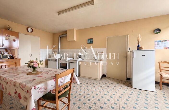 Beau potentiel pour cette maison en pierre à rénover ! — photo 4