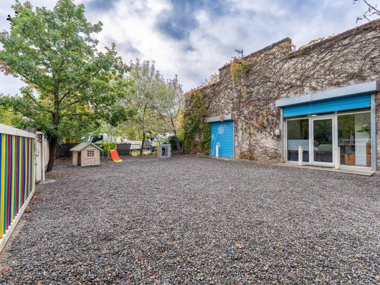 Bâtiment professionnel indépendant 481 m² avec cour et sous-sol — photo 1
