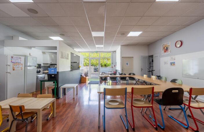 Bâtiment professionnel indépendant 481 m² avec cour et sous-sol — photo 2