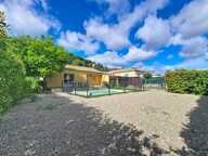 Une agréable villa de plain-pied avec piscine, garage et jardin dans un quartier calme de Bédarieux. — photo 2