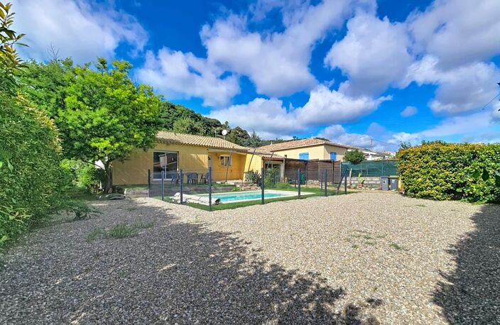 Une agréable villa de plain-pied avec piscine, garage et jardin dans un quartier calme de Bédarieux. — photo 2