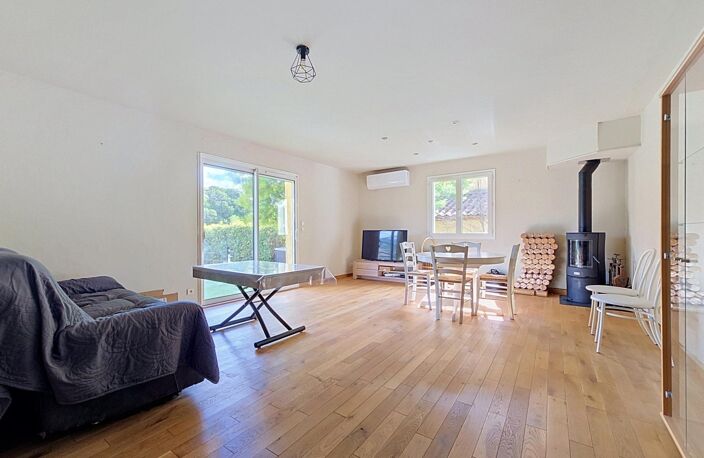 Une agréable villa de plain-pied avec piscine, garage et jardin dans un quartier calme de Bédarieux. — photo 3