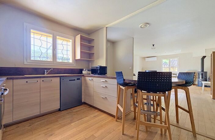 Une agréable villa de plain-pied avec piscine, garage et jardin dans un quartier calme de Bédarieux. — photo 4