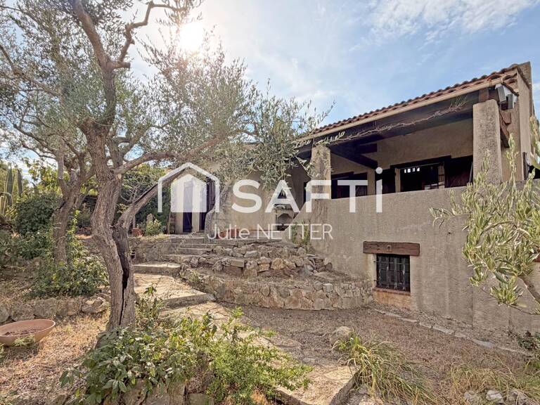 Maison à rénover avec beau potentiel, garage et grand sous-sol — photo 1