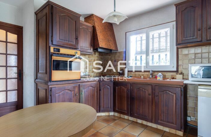 Maison à rénover avec beau potentiel, garage et grand sous-sol — photo 5