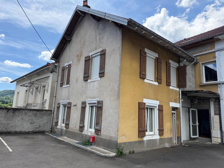 Maison de ville  avec garage et stationnement à conforter. — photo 1