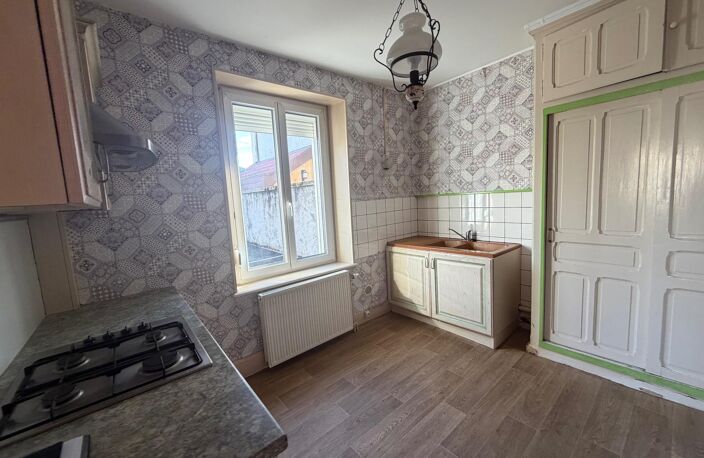Maison de ville  avec garage et stationnement à conforter. — photo 3