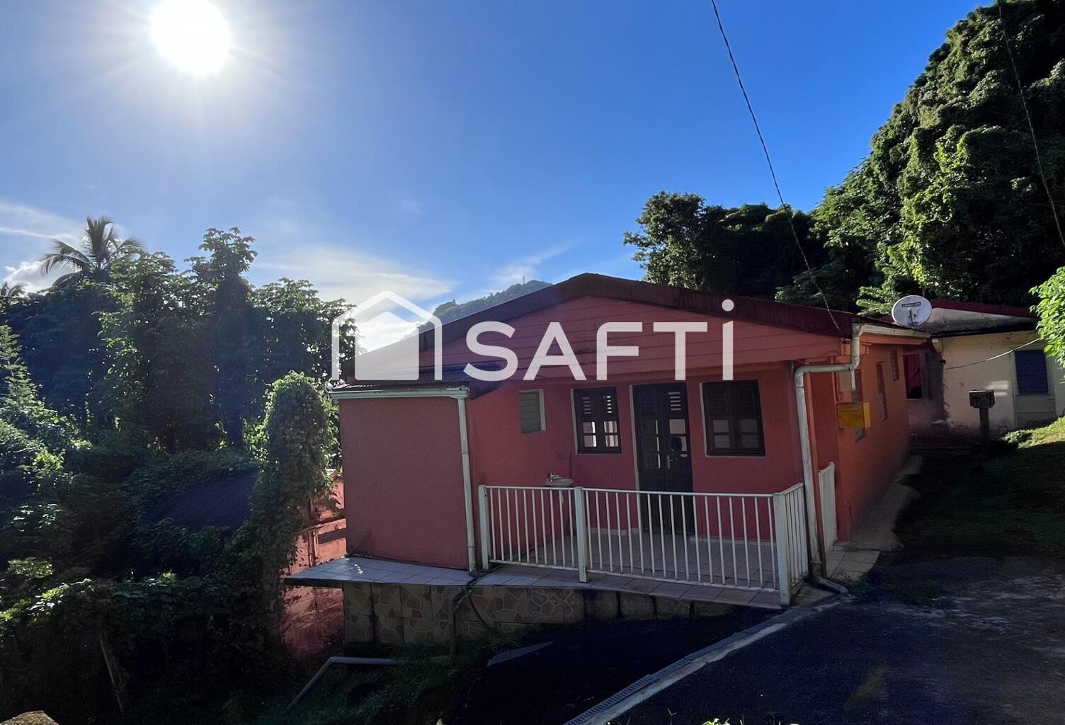 Maison T3 dans le bourg de Fond Saint Denis — photo 1