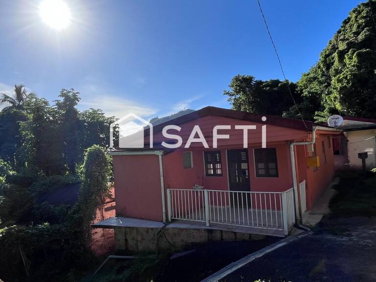 Maison T3 dans le bourg de Fond Saint Denis — photo 1