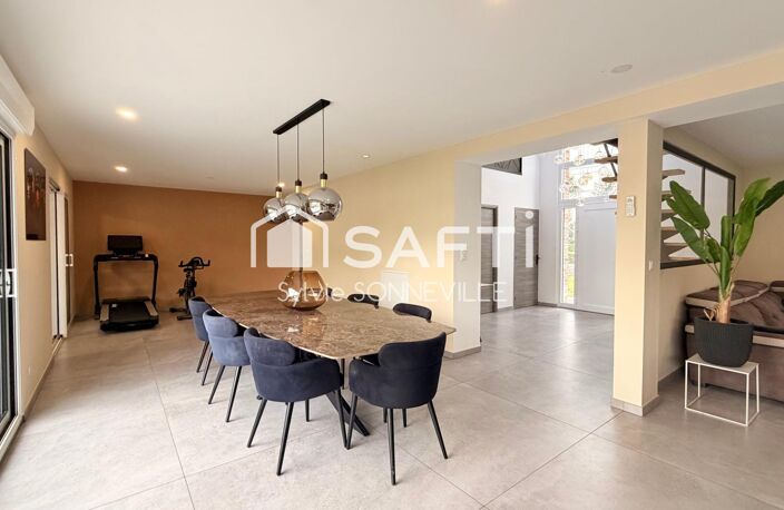 Maison contemporaine avec 5 chambres et piscine — photo 2
