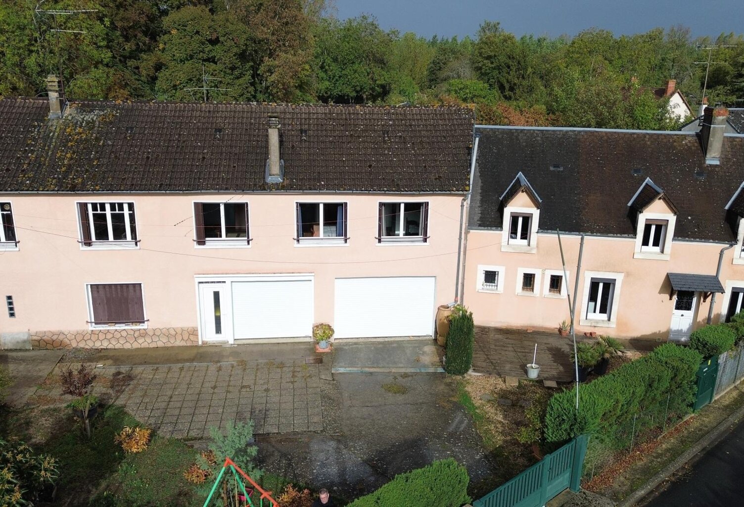 À VENDRE  Maison de 155 m² habitables + 80 m² à rénover, 6 chambres, double garage et terrain supplémentaire de 1 000 m²  THIZAY (36100) — photo 1