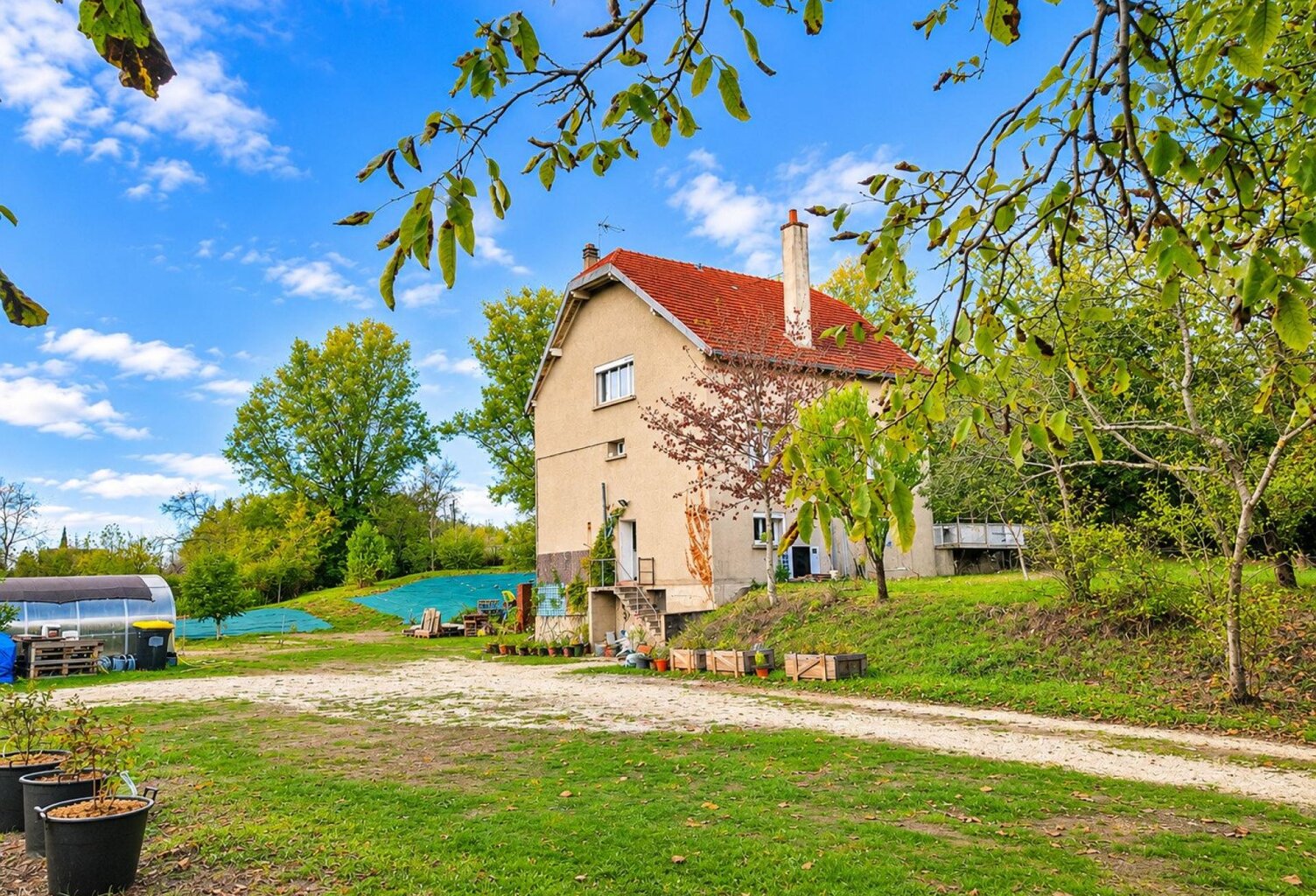 Maison de 106 m² sur un terrain arboré de 4 700 m² — photo 1