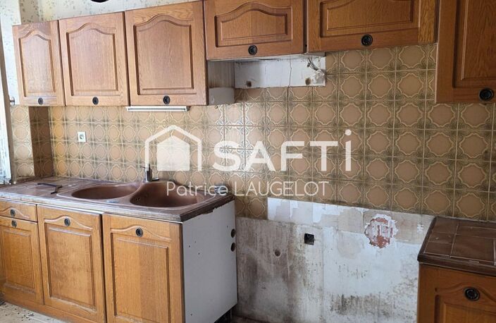 Maison 2 chambres avec garage et beau potentiel — photo 2