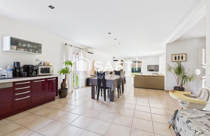 Villa lumineuse de 160 m², grand séjour de 83 m², suite parentale et jardin arboré. — photo 4