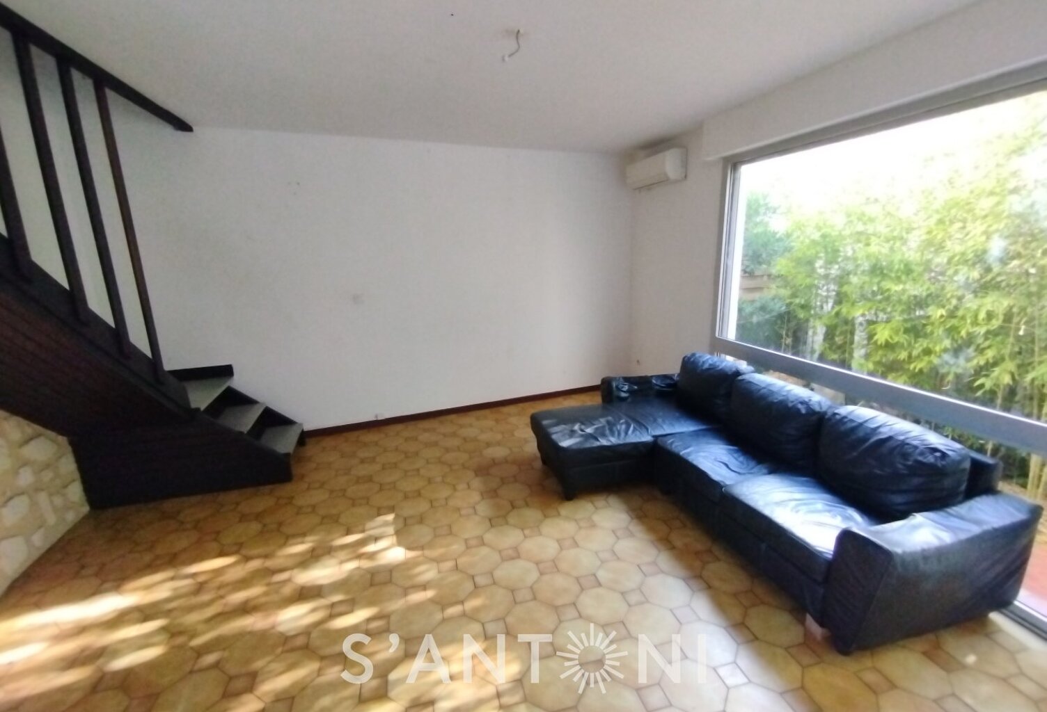 Villa — photo 1