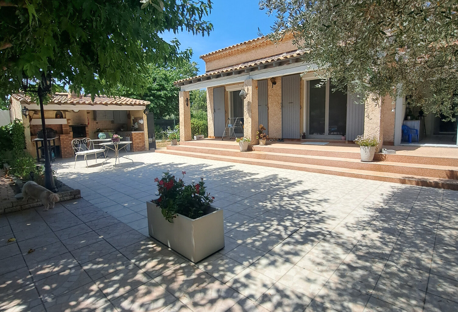 MAISON DE 186 M2 AVEC T2 INDÉPENDANT, PISCINE ET TERRAIN DE — photo 1