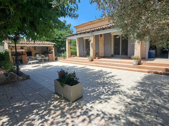 MAISON DE 186 M2 AVEC T2 INDÉPENDANT, PISCINE ET TERRAIN DE — photo du bien