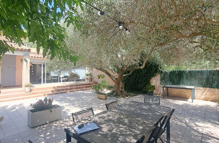 MAISON DE 186 M2 AVEC T2 INDÉPENDANT, PISCINE ET TERRAIN DE — photo 2