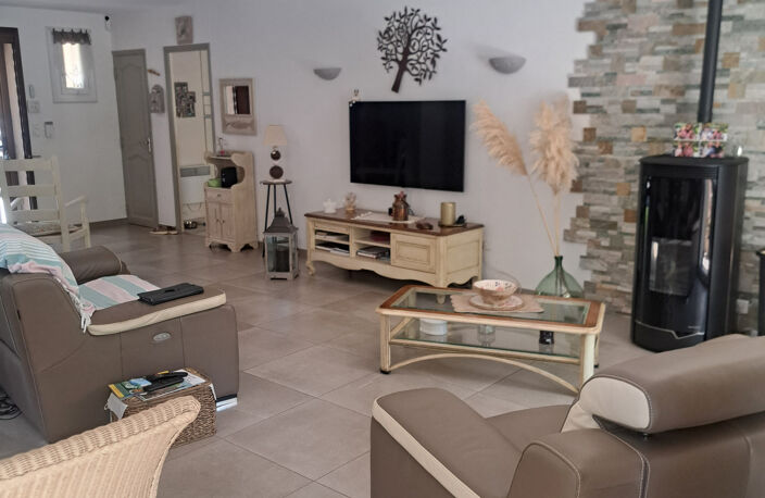 MAISON DE 186 M2 AVEC T2 INDÉPENDANT, PISCINE ET TERRAIN DE — photo 4