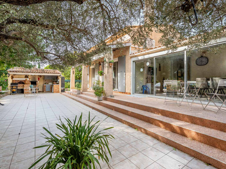 MAISON DE 186 M2 AVEC T2 INDÉPENDANT, PISCINE ET TERRAIN DE — photo 1