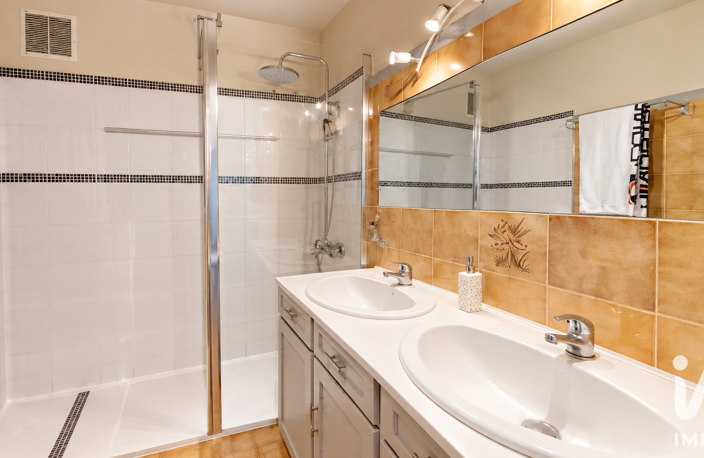 Vente Immeuble 150 m&sup2; — photo 4