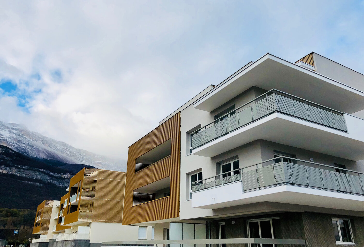VARCES 2 pièces avec terrasse — photo 1