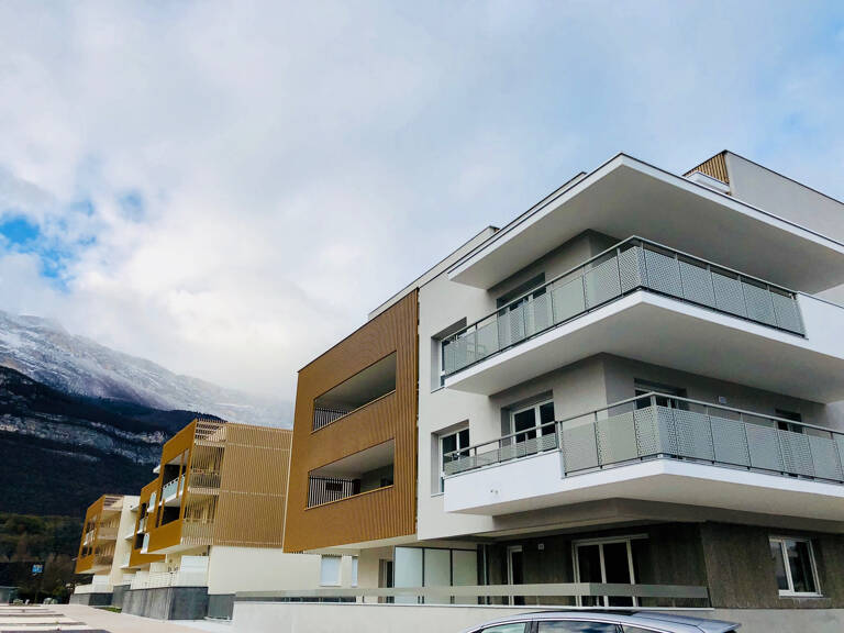 VARCES 2 pièces avec terrasse — photo 1