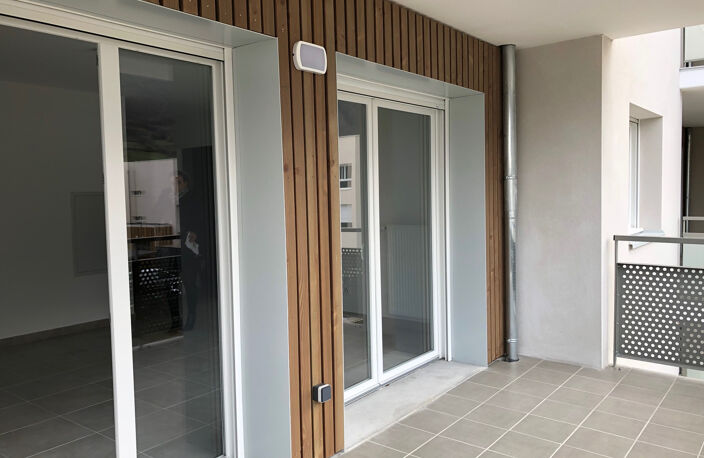 VARCES 2 pièces avec terrasse — photo 2