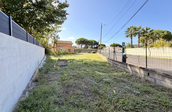 Terrain 729m2 , constructible , à 500 mètres des plages , à — photo 3